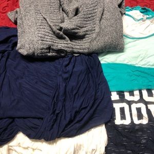 Maternity lot (4 shirts & 1 sweater)